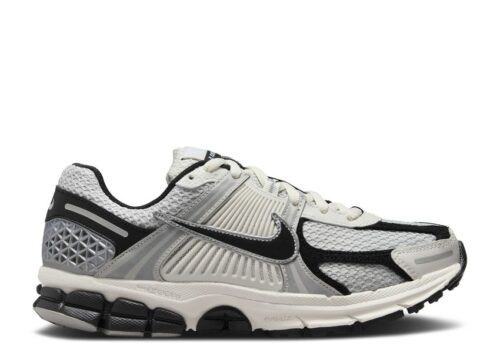 Nike-Zoom-Vomero-5-Photon-Dust-Black-1.jpg